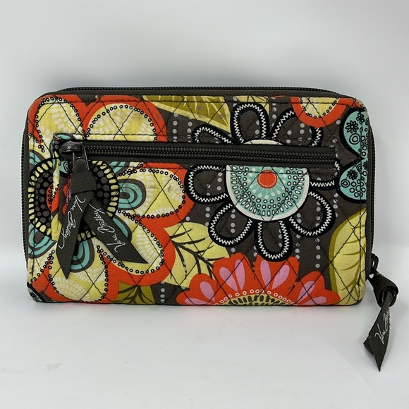VERA BRADLEY FLOWER SHOWER LARGE QUILTED TWIST LOCK AND ZIP AROUND WALLET - Picture 3 of 16